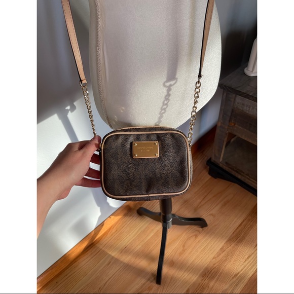 Michael Kors crossbody bag - Picture 1 of 9